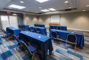 هتل Holiday Inn Express & Suites Wilmington University Center, An Ihg