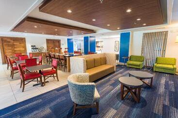 هتل Holiday Inn Express & Suites Wilmington University Center, An Ihg