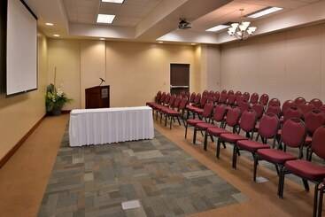هتل Holiday Inn Madison At The American Center, An Ihg