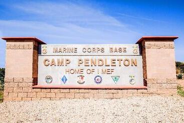 هتل Holiday Inn Oceanside Marina Camp Pendleton, An Ihg
