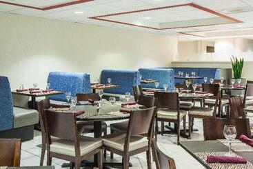 هتل Holiday Inn Oceanside Marina Camp Pendleton, An Ihg