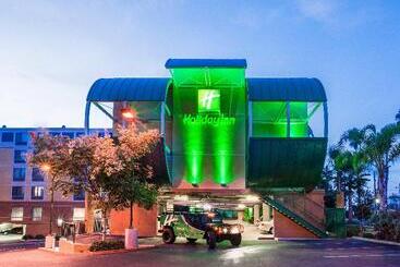 هتل Holiday Inn Oceanside Marina Camp Pendleton, An Ihg