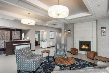 هتل Homewood Suites By Hilton Portland