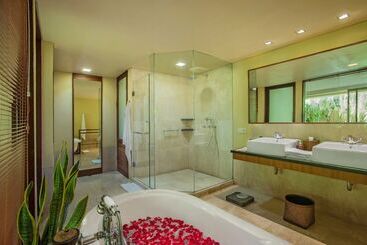 ホテル Komaneka At Rasa Sayang Ubud