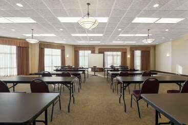 هتل Mainstay Suites Fitchburg  Madison