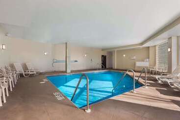 هتل Mainstay Suites Fitchburg  Madison