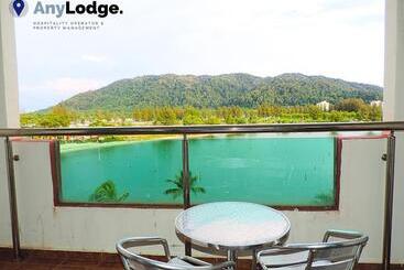 هتل Marina Island Pangkor Resort &