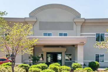 هتل Quality Inn & Suites Ann Arbor Hwy 23