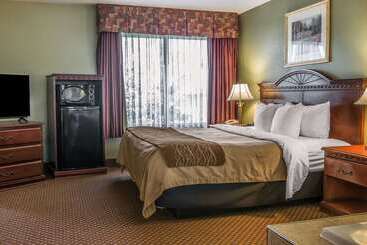 هتل Quality Inn & Suites Ann Arbor Hwy 23