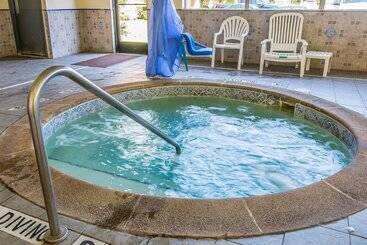 هتل Quality Inn & Suites Ann Arbor Hwy 23