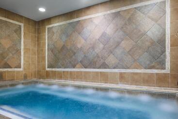 Renaissance Montgomery Hotel & Spa At The Convention Center