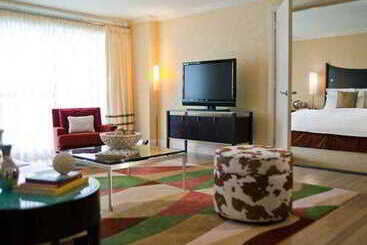 هتل Renaissance Raleigh North Hills