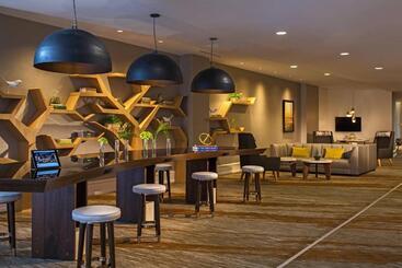 هتل Renaissance Raleigh North Hills