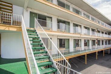 هتل Rodeway Inn Oceanview
