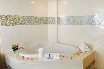 هتل Rodeway Inn Oceanview