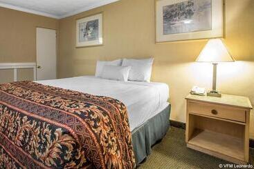 هتل Rodeway Inn Oceanview