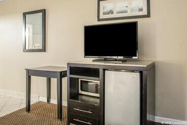 هتل Rodeway Inn Oceanview
