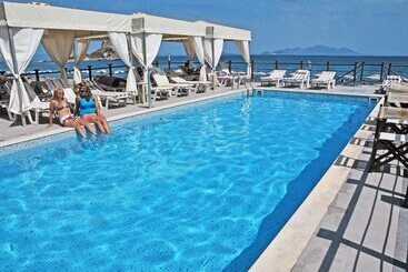 هتل Sacallis Inn Beach