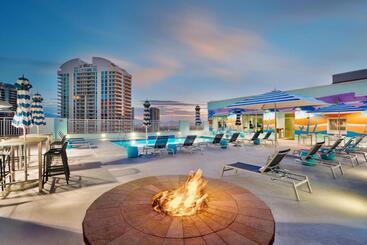 هتل Springhill Suites By Marriott Las Vegas Convention Center