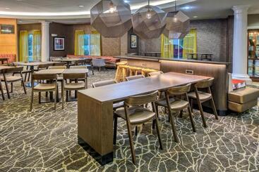 هتل Springhill Suites By Marriott New Bern