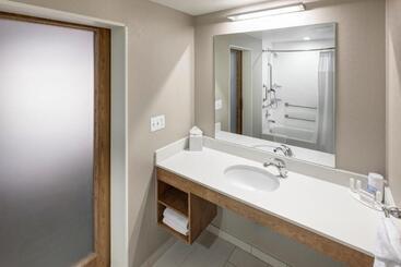 هتل Springhill Suites By Marriott Salt Lake City Airport