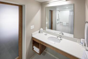 هتل Springhill Suites By Marriott Salt Lake City Airport