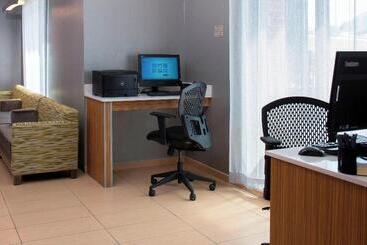 هتل Springhill Suites St. Louis Airport/earth City