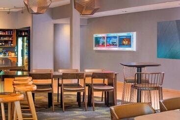 هتل Springhill Suites St. Louis Airport/earth City