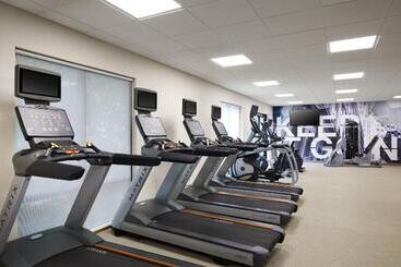هتل Springhill Suites St. Louis Airport/earth City