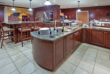 هتل Staybridge Suites Elkhart North, An Ihg