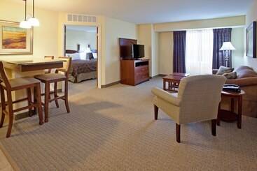 هتل Staybridge Suites Elkhart North, An Ihg