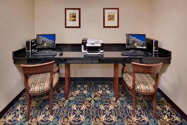 هتل Staybridge Suites Rockford, An Ihg