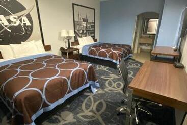 هتل Super 8 By Wyndham Houston Hobby Airport South