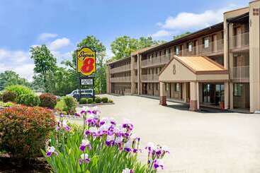 هتل Super 8 By Wyndham Laurel