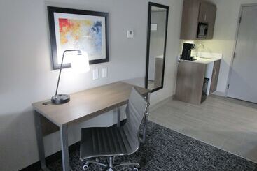 هتل Holiday Inn Express And Suites Oklahoma City Northwest By Ihg