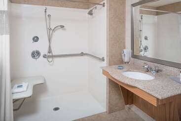 هتل Wingate By Wyndham Spokane Airport
