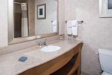 هتل Wingate By Wyndham Spokane Airport