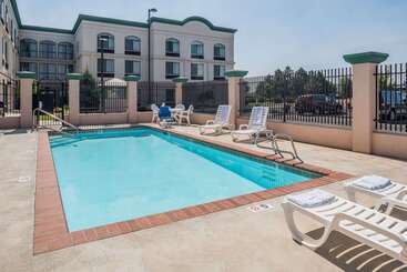 هتل Wingate By Wyndham Spokane Airport