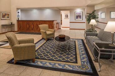 هتل Wingate By Wyndham Spokane Airport