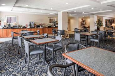 هتل Wingate By Wyndham Spokane Airport
