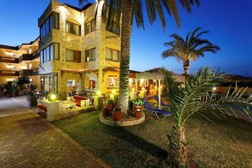 Danelis Studios & Apartments
