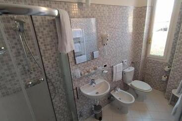 هتل Albergo Moderno