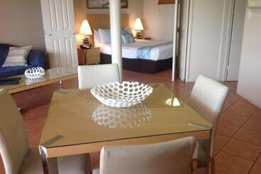 هتل At Boathaven Bay Holiday Apartments