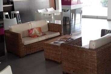 هتل Captain Karas Holidays Apartments