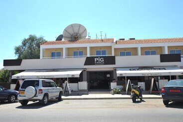 هتل Captain Karas Holidays Apartments