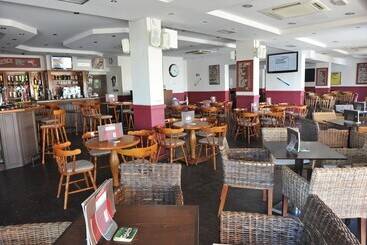هتل Captain Karas Holidays Apartments