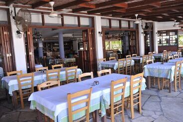 هتل Captain Karas Holidays Apartments