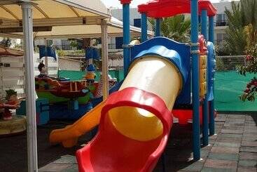 هتل Captain Karas Holidays Apartments