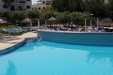 هتل Captain Karas Holidays Apartments