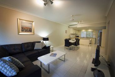 هتل Costa Royale Trinity Beach